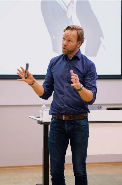 Espen Laeng kennir kynningar